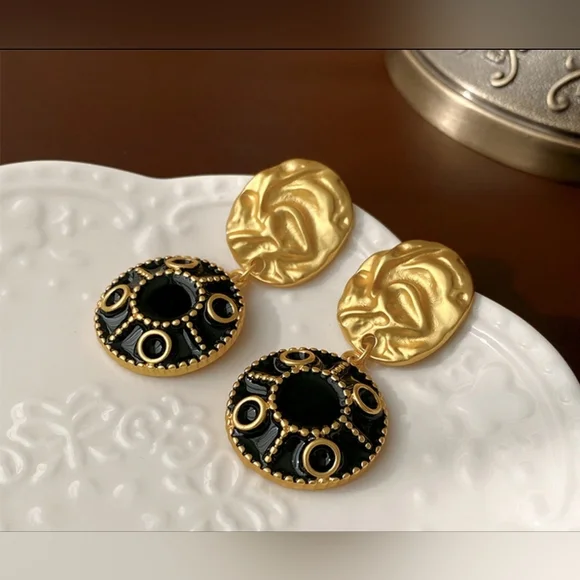 Golden Stella Black & Gold Brilliance Vintage Styled Pierced Earrings - Picture 11 of 11